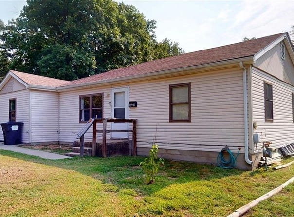1418 N Cedar Street, Nevada, MO 64772