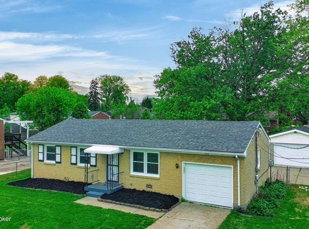 11214 Deering Rd, Louisville, KY 40272