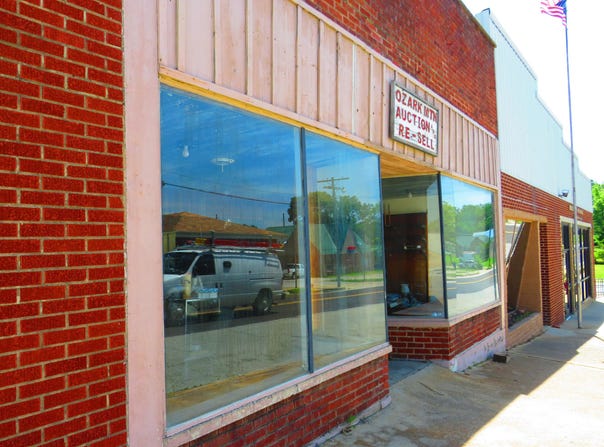 310 E Commercial Street, Mansfield, MO 65704