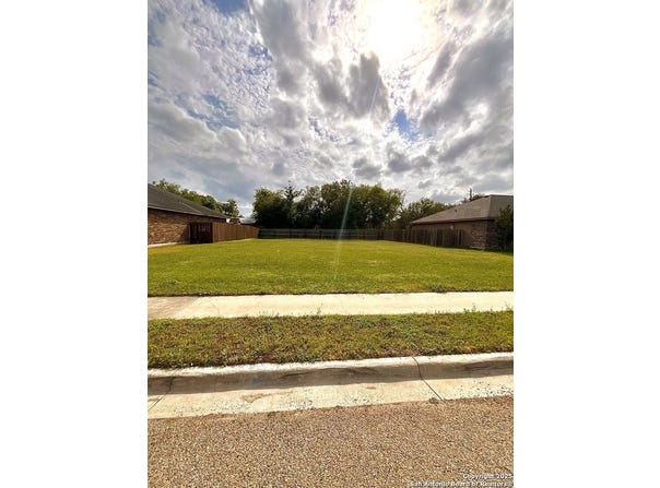 1011 Blue Crest lot: 2, Beeville, TX 78102