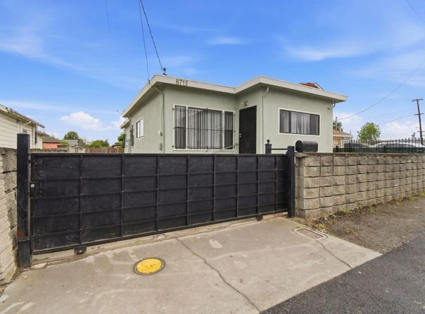 8715 E ST, OAKLAND, CA 94621