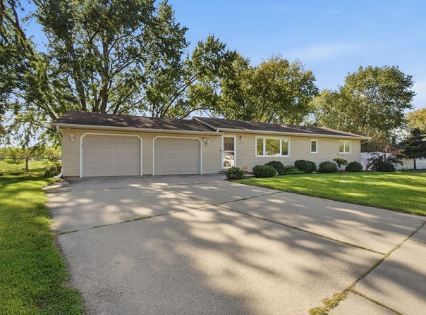 2128 Shale Lane, Eagan, MN 55122