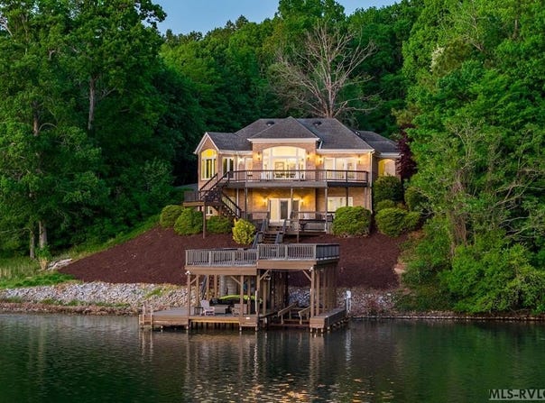 950 Cannons Ferry Road, Bracey, VA 23919