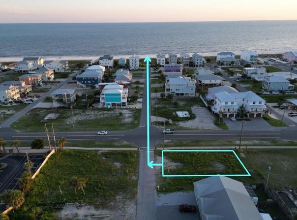 101 35th St, Mexico Beach, FL 32456