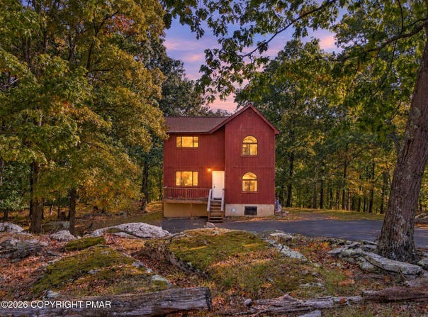 195 Mallard Lane, Bushkill, PA 18324