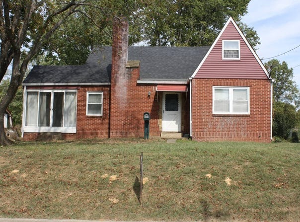 206 E Poplar St., Albion, IL 62806