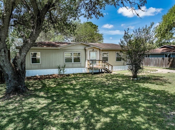 424 Ellinger Road, La Grange, TX 78945