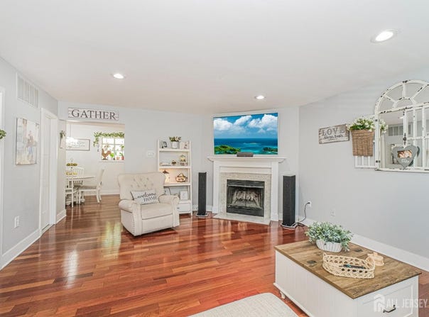 4 Shilling Way, Jackson, NJ 08527