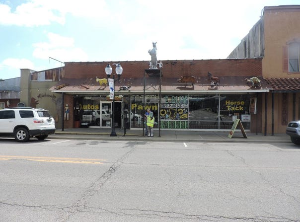 239 S MAIN ST, WALDRON, AR 72958