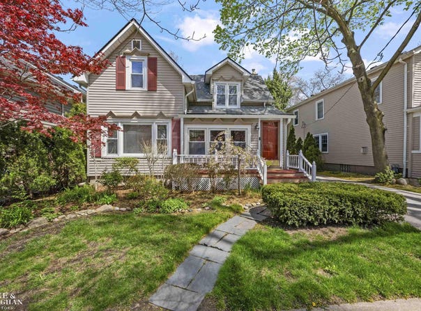 190 Lakeview Avenue, Grosse Pointe Farms, MI 48236