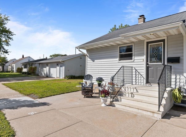 121 E 2ND Street, KIMBERLY, WI 54136