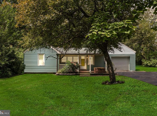 33 OREGON Avenue, MOUNT LAUREL, NJ 08054