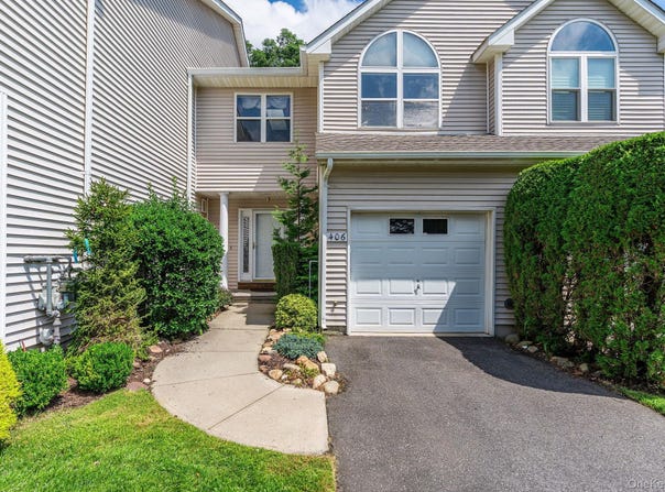 406 Willow Pond Drive, Riverhead, NY 11901
