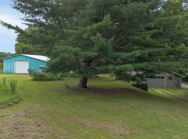 9079 E Division Street, Strafford, MO 65757