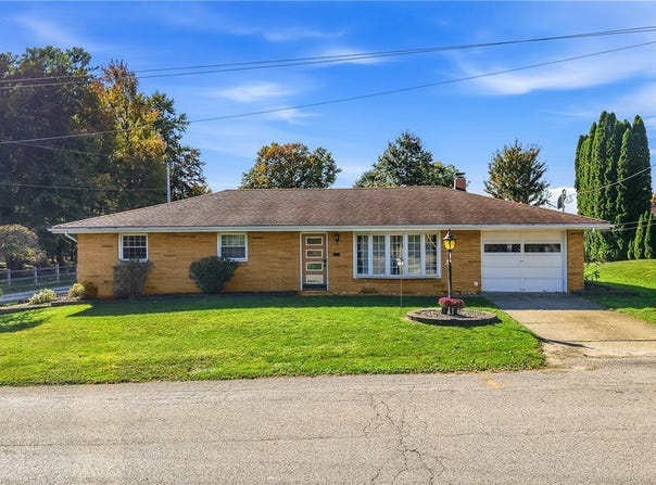 208 Creed Avenue, Hubbard, OH 44425