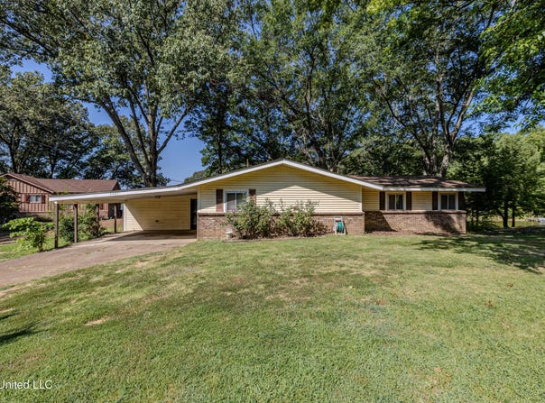 8467 Crazy Horse Cove, Hernando, MS 38632
