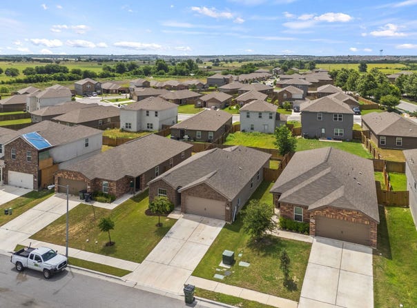 108 Maywood Ln, Jarrell, TX 76537