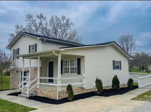 724 W 3rd Ave, Oneida, TN 37841