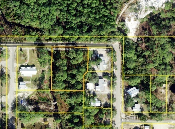 Gray Avenue, Carrabelle, FL 32322