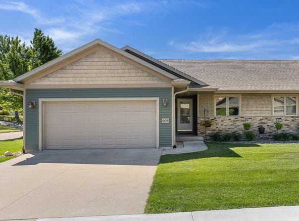 609 4th Ave, Onalaska, WI 54650