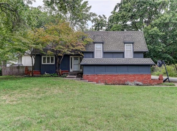 520 S Meadowbrook Lane, Olathe, KS 66062
