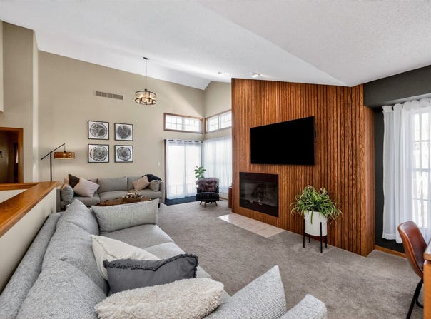 2428 81st Circle, Urbandale, IA 50322
