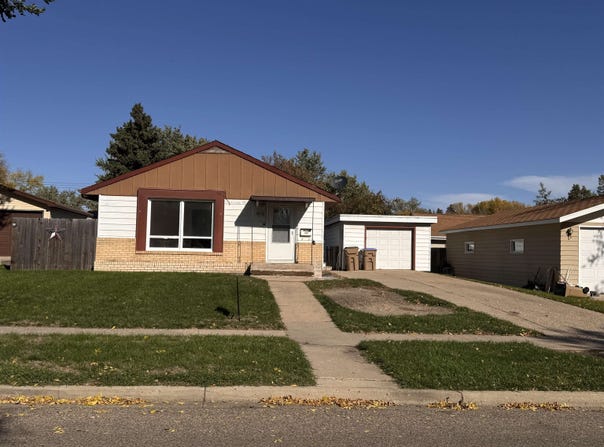 410 SW 17th Ave, Minot, ND 58701