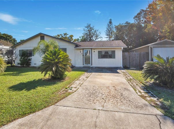 11 ASTER Drive, DEBARY, FL 32713