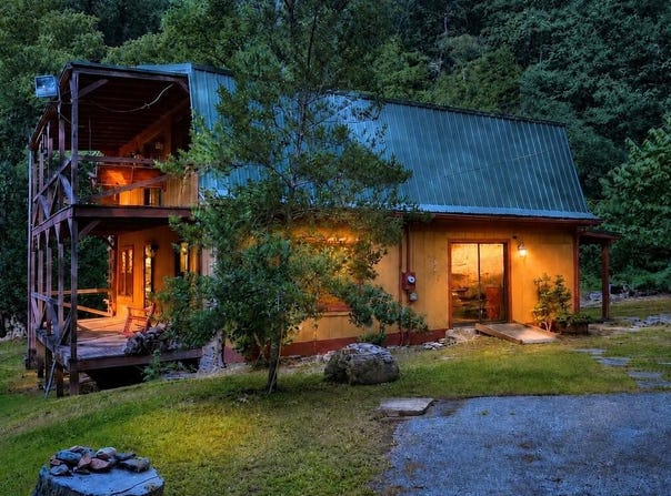 693 Billy Compton Branch, Pikeville, KY 41501