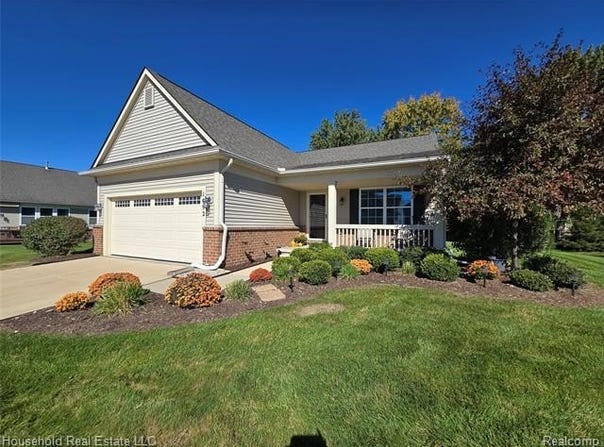 1092 Paddock Drive, South Lyon, MI 48178