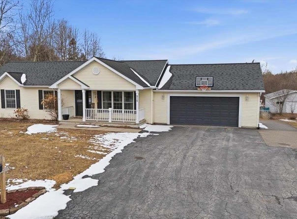 515 W 15th Ave, Eveleth, MN 55734
