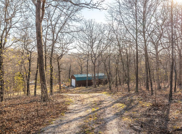 83 Minx Valley Drive, Roach, MO 65787