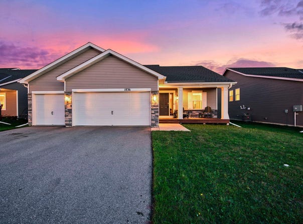 1836 Fields Drive, Carver, MN 55315