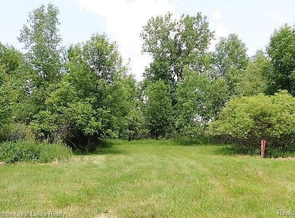 75 Westwood Drive, Grand Blanc, MI 48439