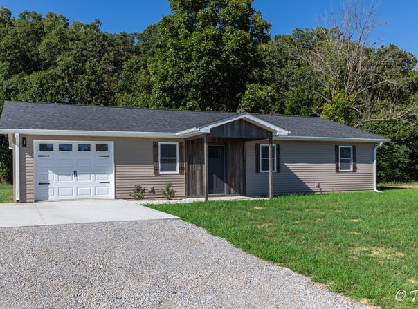 2415 Deatherage Avenue, West Plains, MO 65775