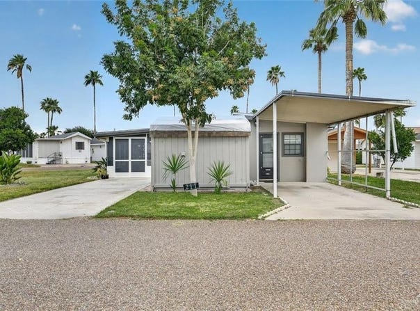 2217 Bobolink Circle W, Palmview, TX 78572