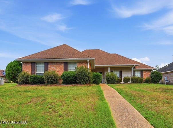 112 E Magnolia Place, Pearl, MS 39208