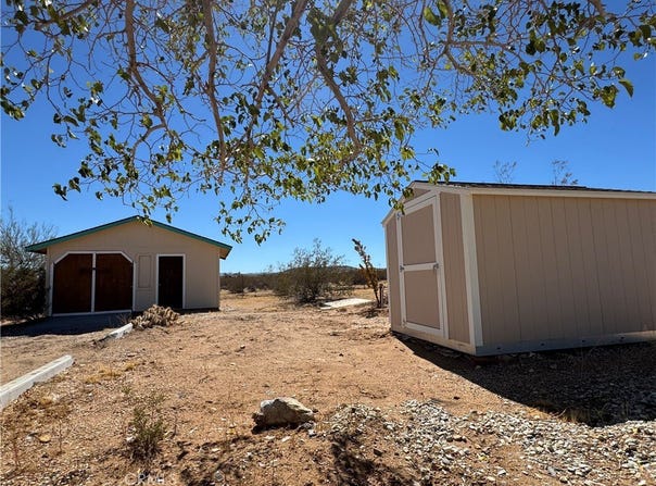 382 Bowman Trail, Landers, CA 92285
