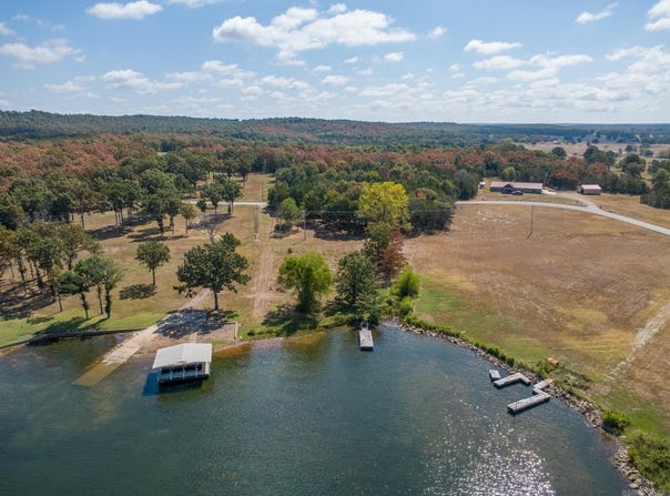 2077 E Tri Lakes Drive, Horseshoe Bend, AR 72512