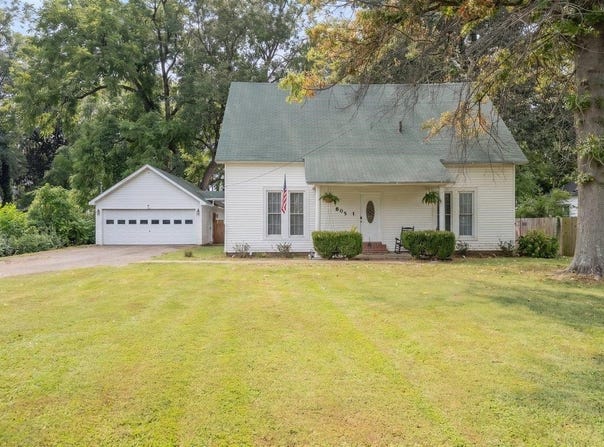 805 S MAIN St, Covington, TN 38019