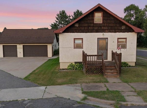 1102 Mckinley Ave, Eveleth, MN 55734