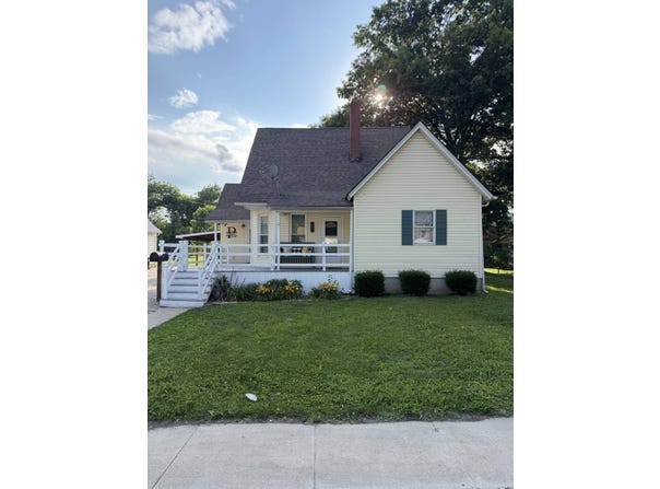 235 Carrollton St, White Hall, IL 62092