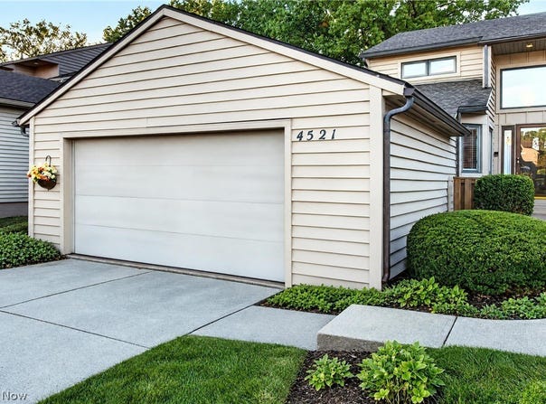 4521 Oakhill Boulevard, Lorain, OH 44053