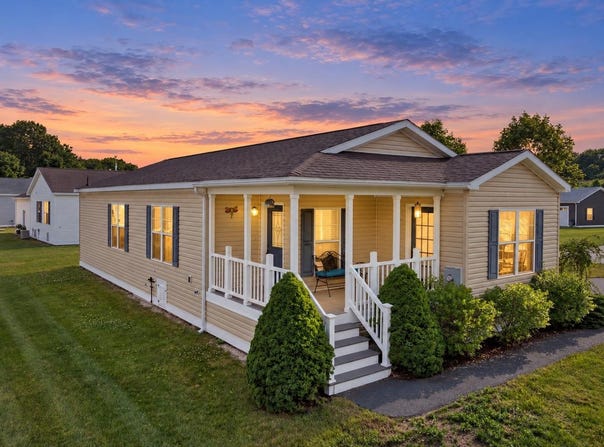 2 Goldenrod Way, North Hampton, NH 03862