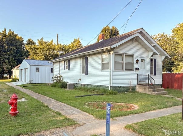 701 E Chestnut Street, Gillespie, IL 62033