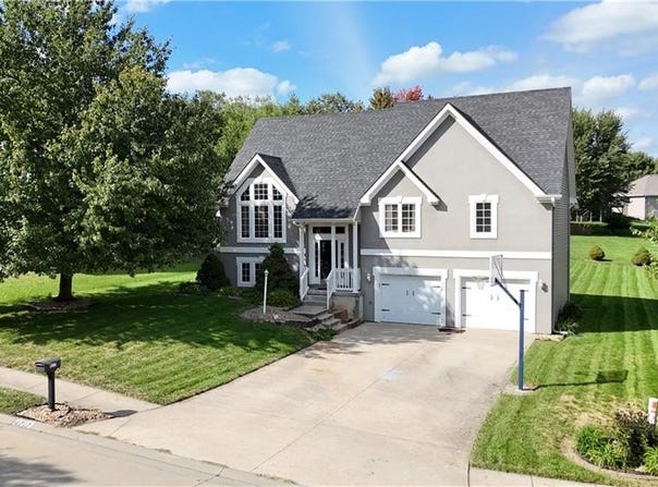 4217 N Devonshire Drive, St Joseph, MO 64506
