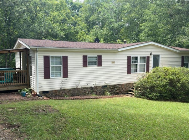 1140 Hayward Dr, Vinton, VA 24179