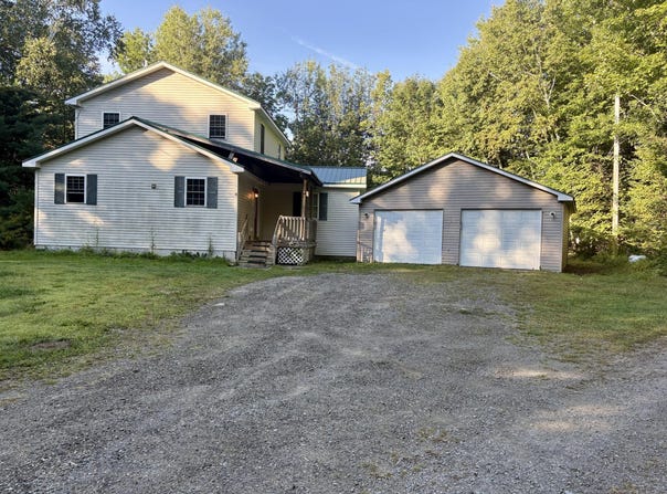 8 Martins Lane, Glenburn, ME 04401