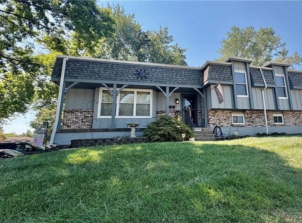 6407 E 140th Terrace, Grandview, MO 64030