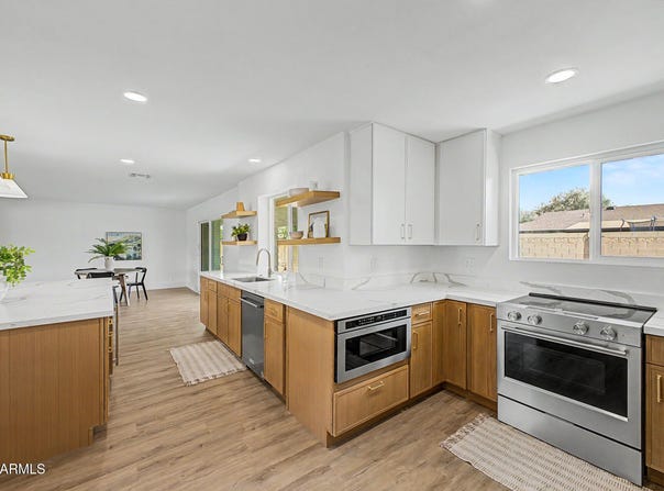 611 E ERIE Drive, Tempe, AZ 85282